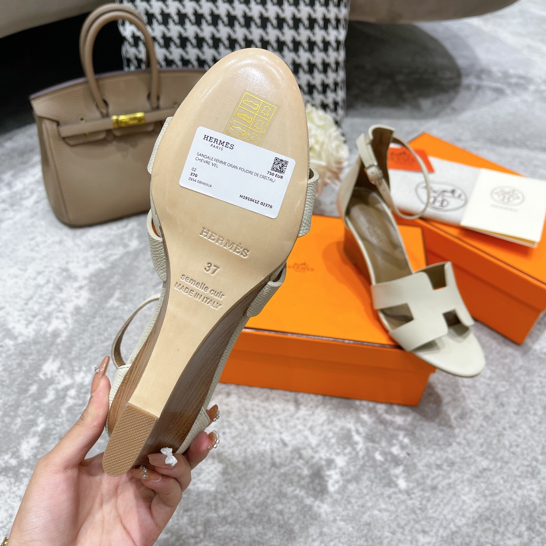 H**mes sandals