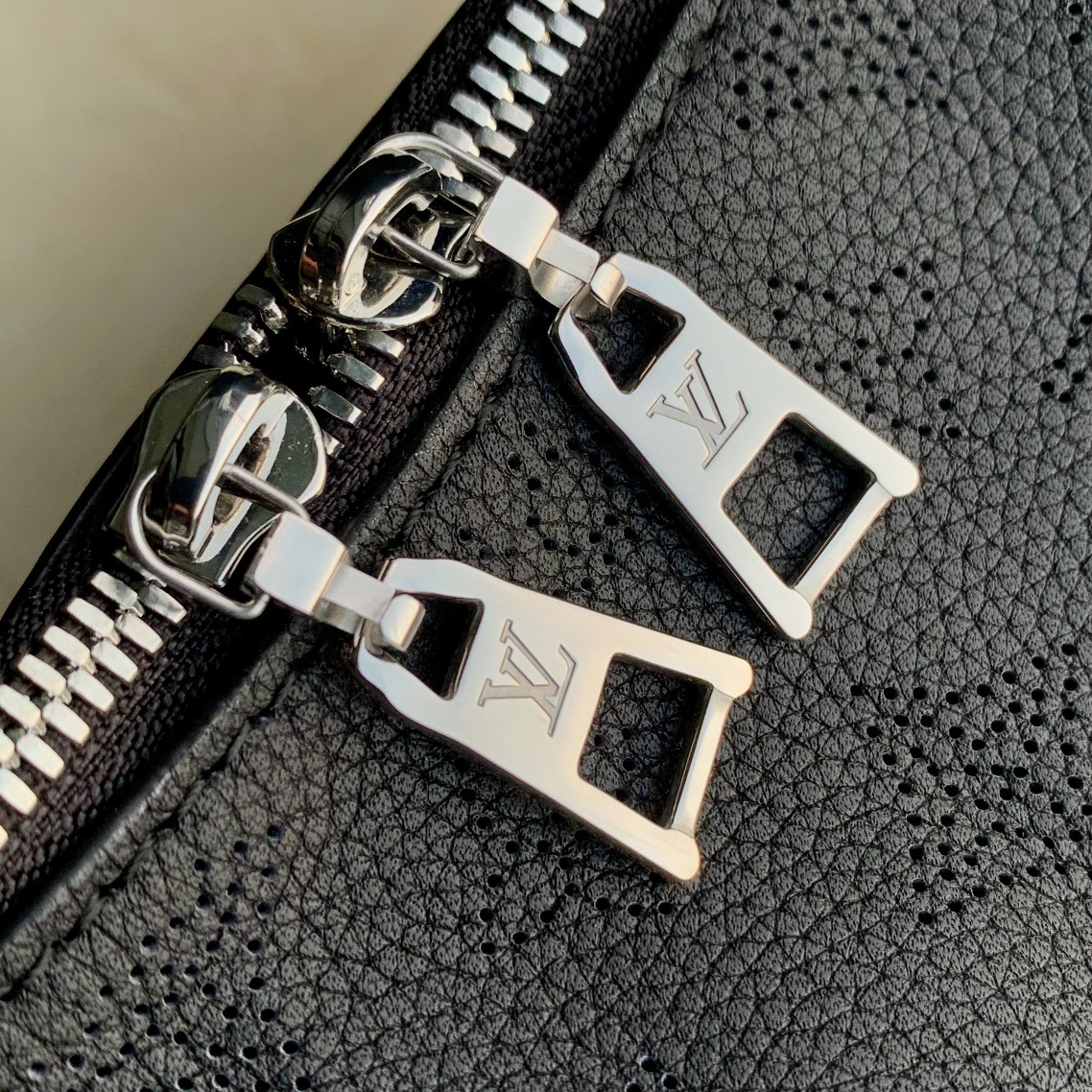l0*is V*t0n why knot handbag-28*34*12cm