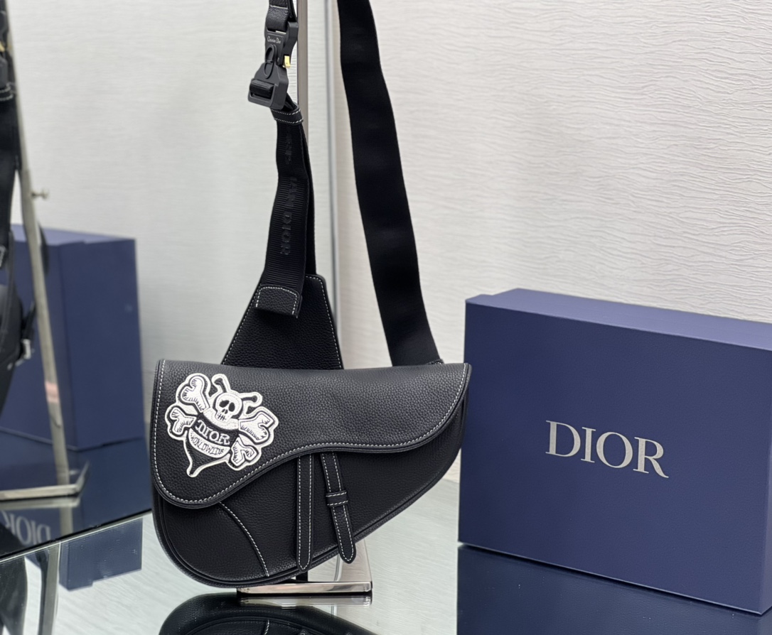D*or saddle bag-20 x 28.6 x 5cm