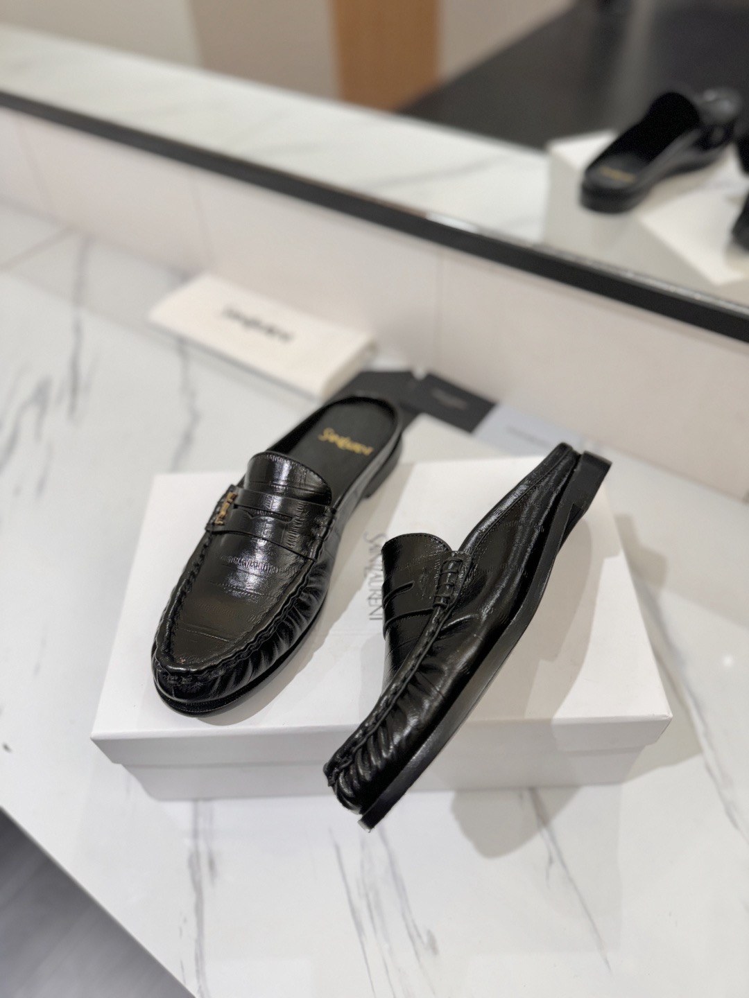 Y51 Loafer