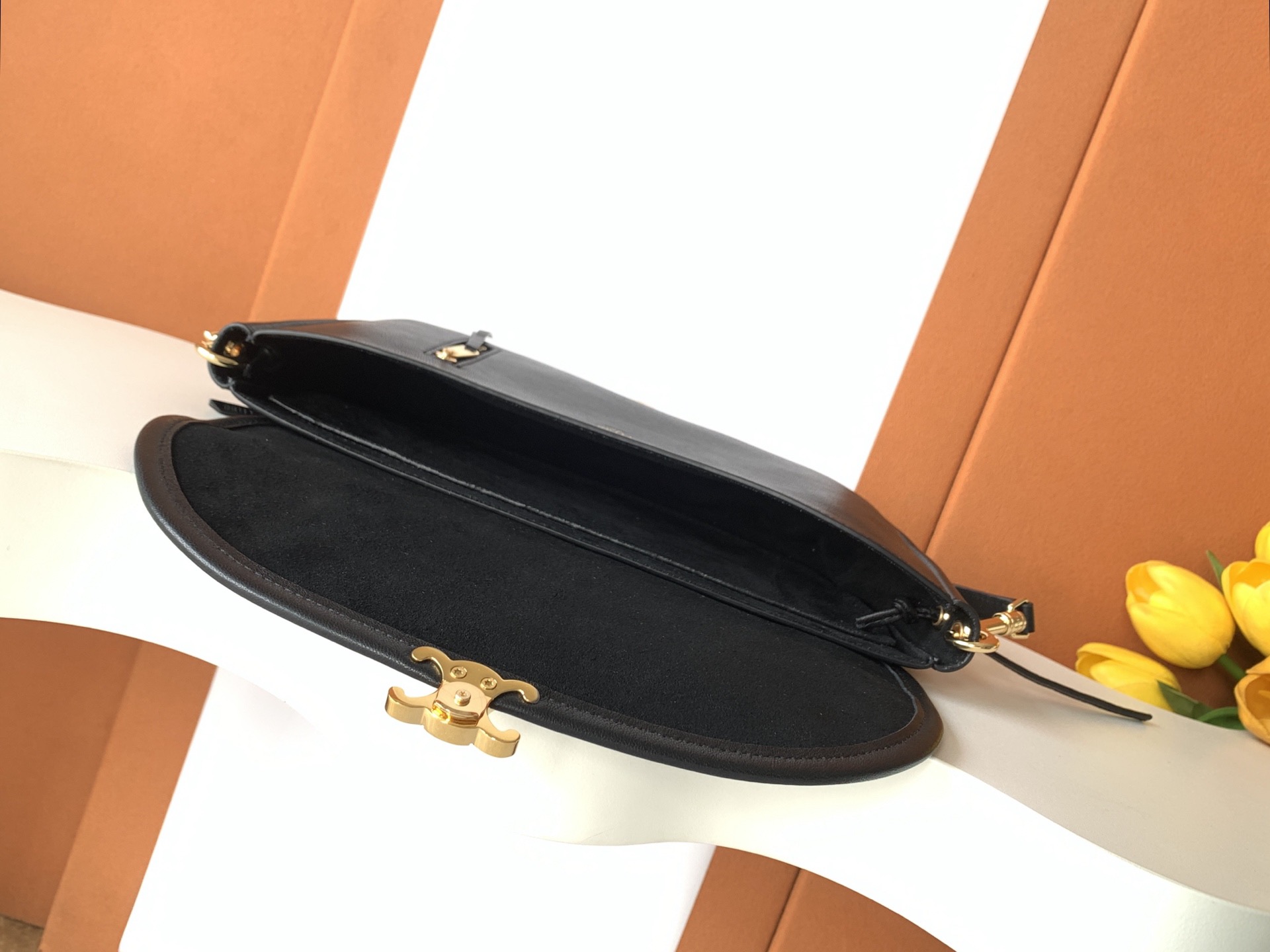 Cel*in Soft Triomphe Little Halfmoon in Shiny Lambskin -25*13*5CM