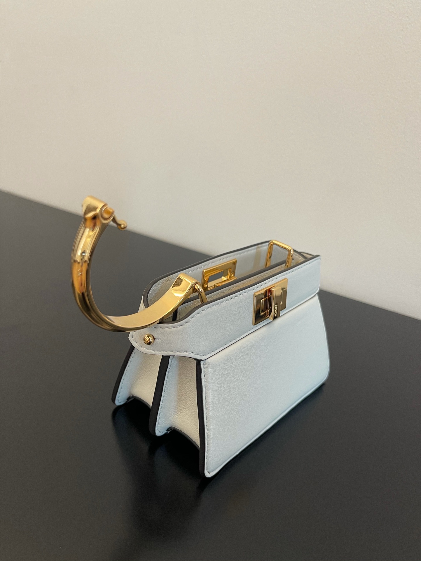 F**di peekabooiseeu micro-11x8x8cm