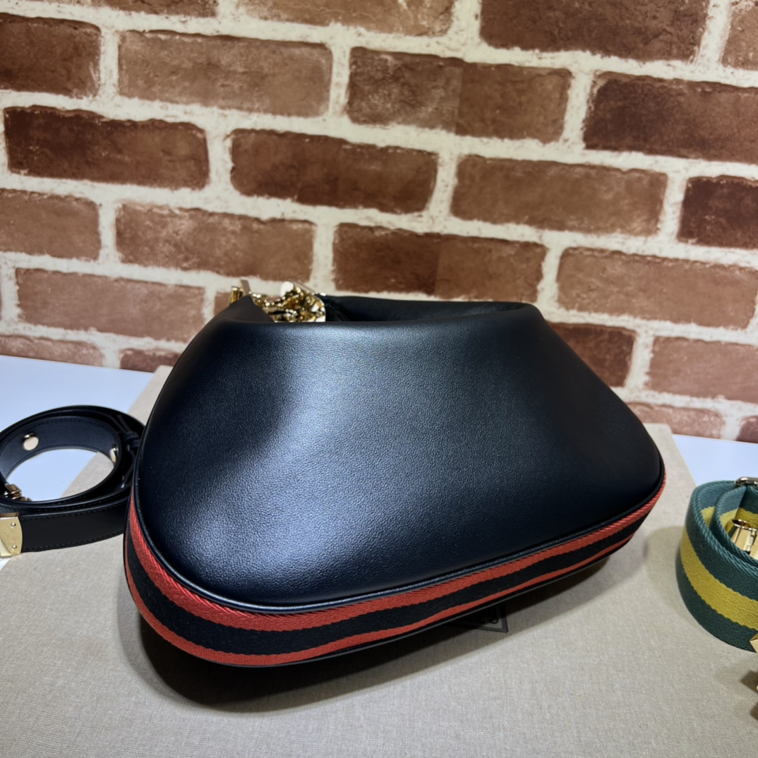 G*u*i attache large shoulder bag-35*32*6cm