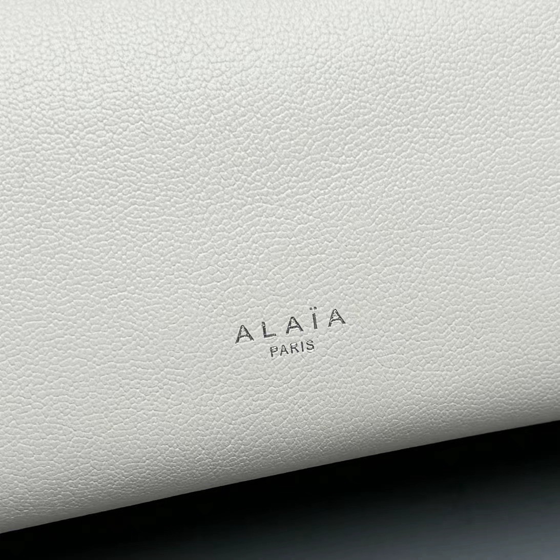 Alaïa Le Teckel "Sausage Dog" Shoulder Bag-32*13*10CM