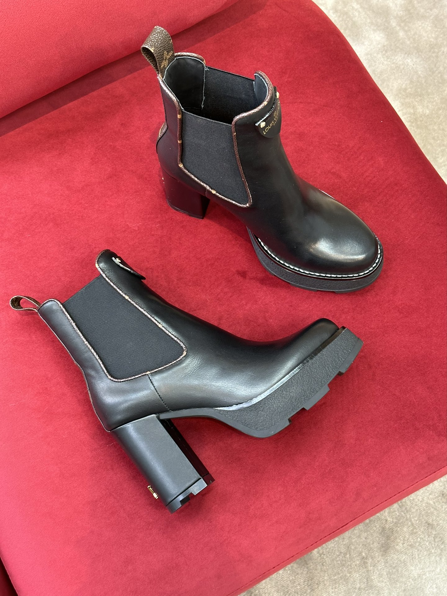 l0*is V*t0n boots