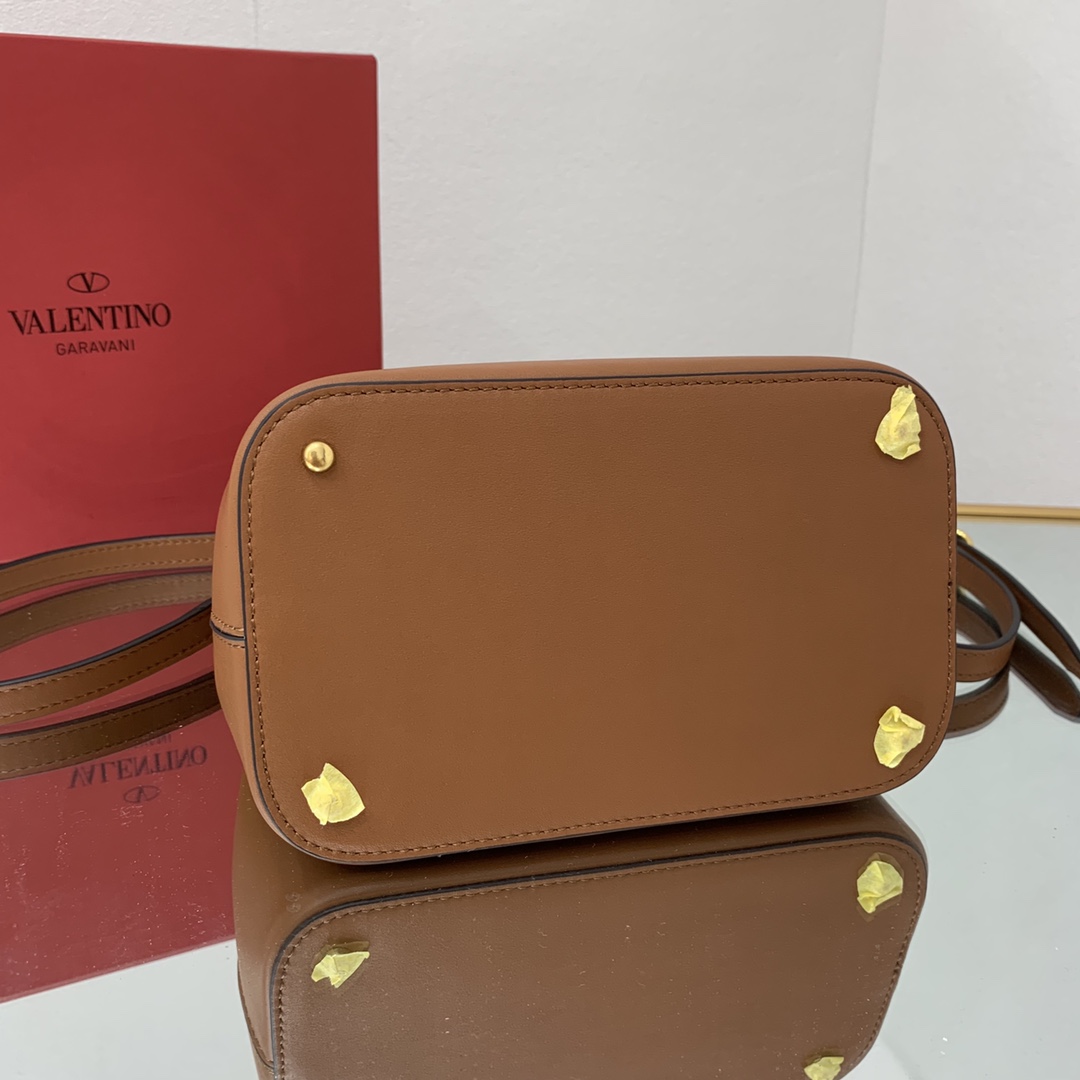 Va1e*ntin0 garavani s*pervee bag-20*19*12cm