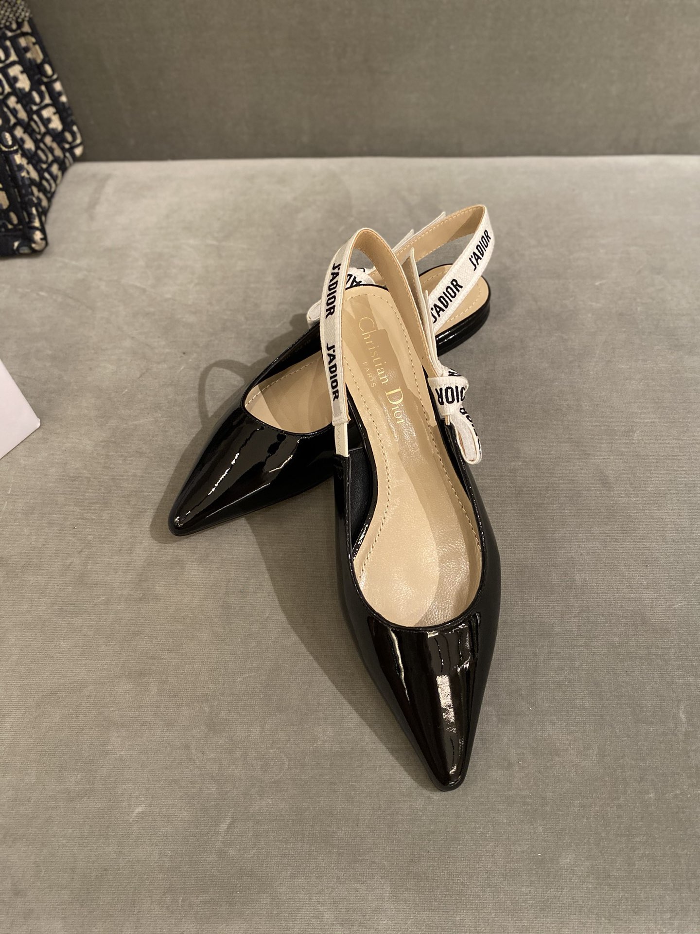 D*or flap shoes