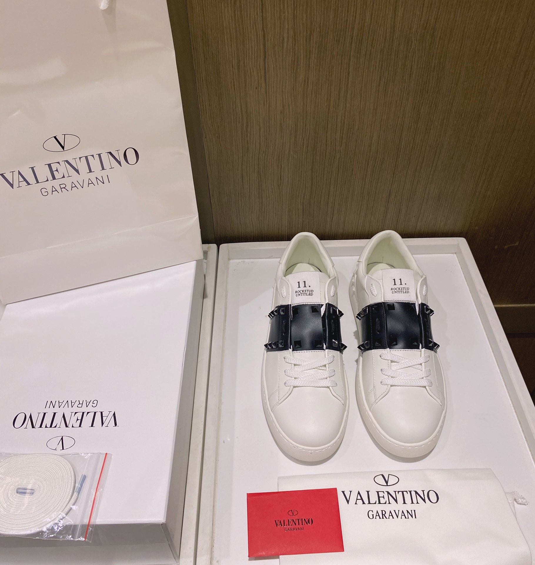 Va1e*ntin0 garavani sneakers