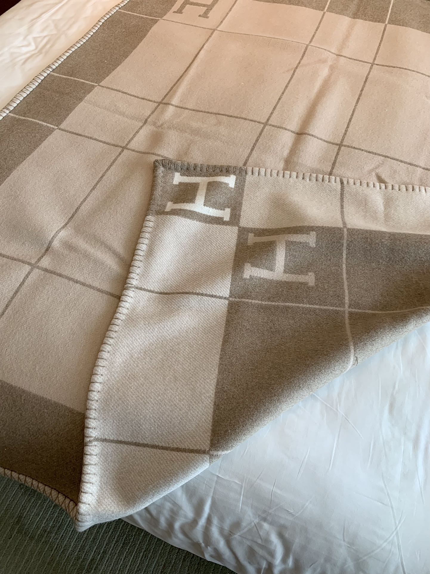 H**mes blankets-170*135cm