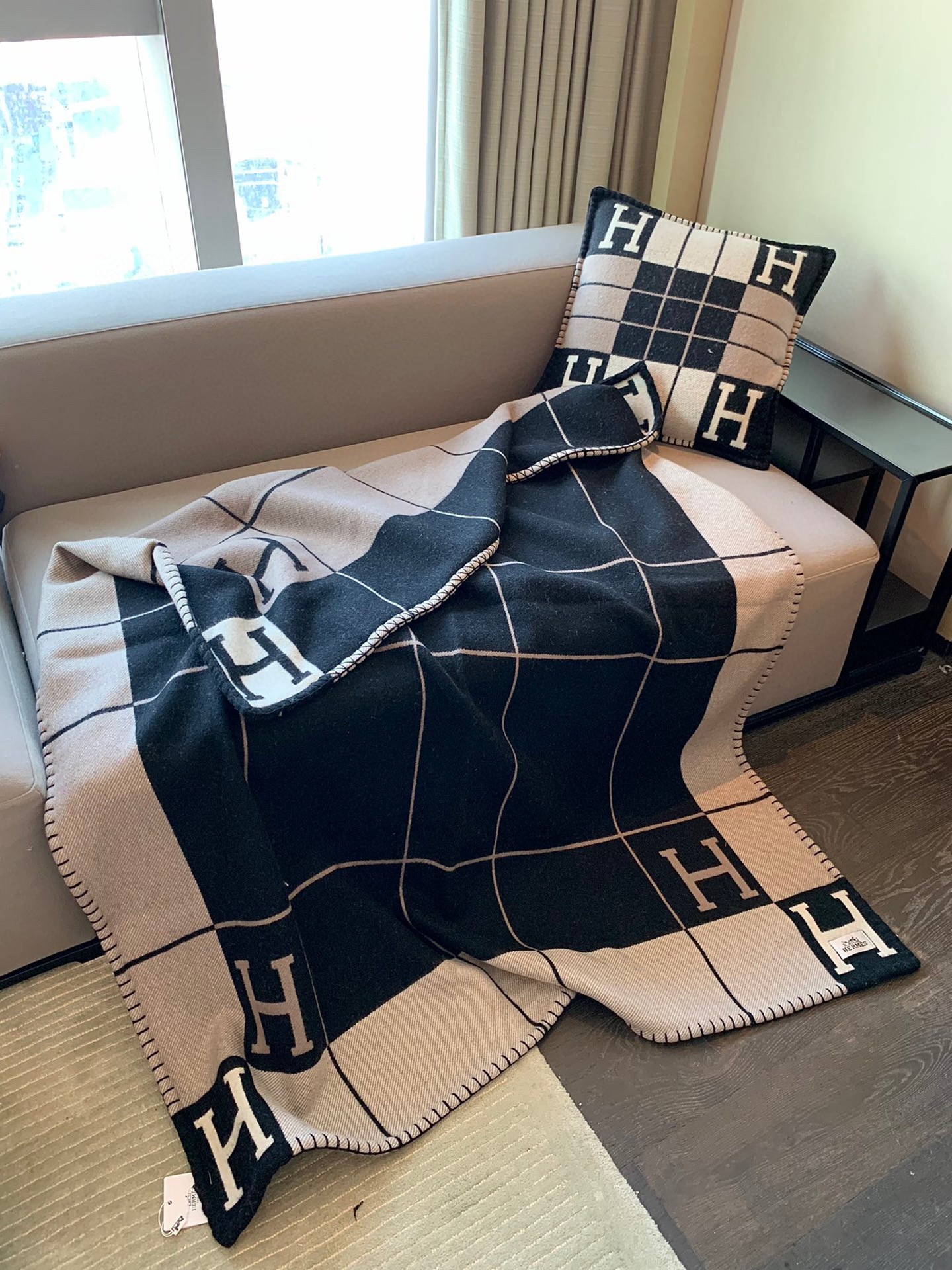 H**mes blankets-170*135cm