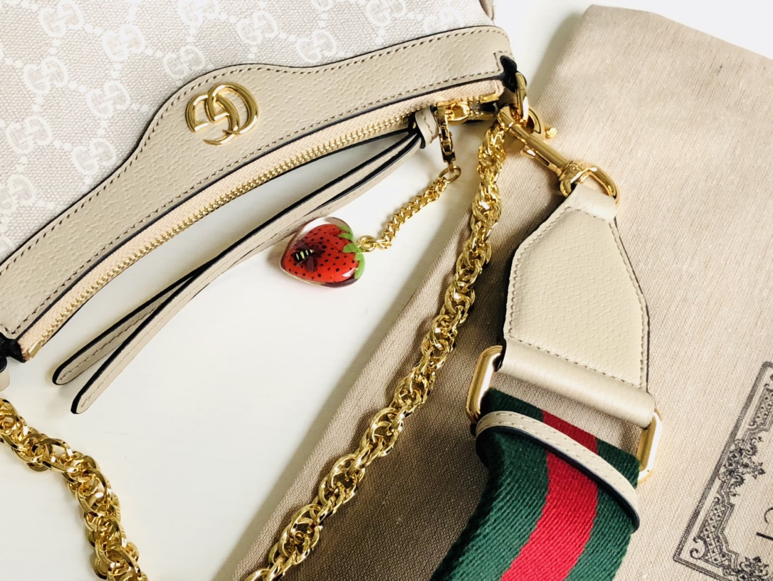 G*u*i chain bag-25*15*6cm