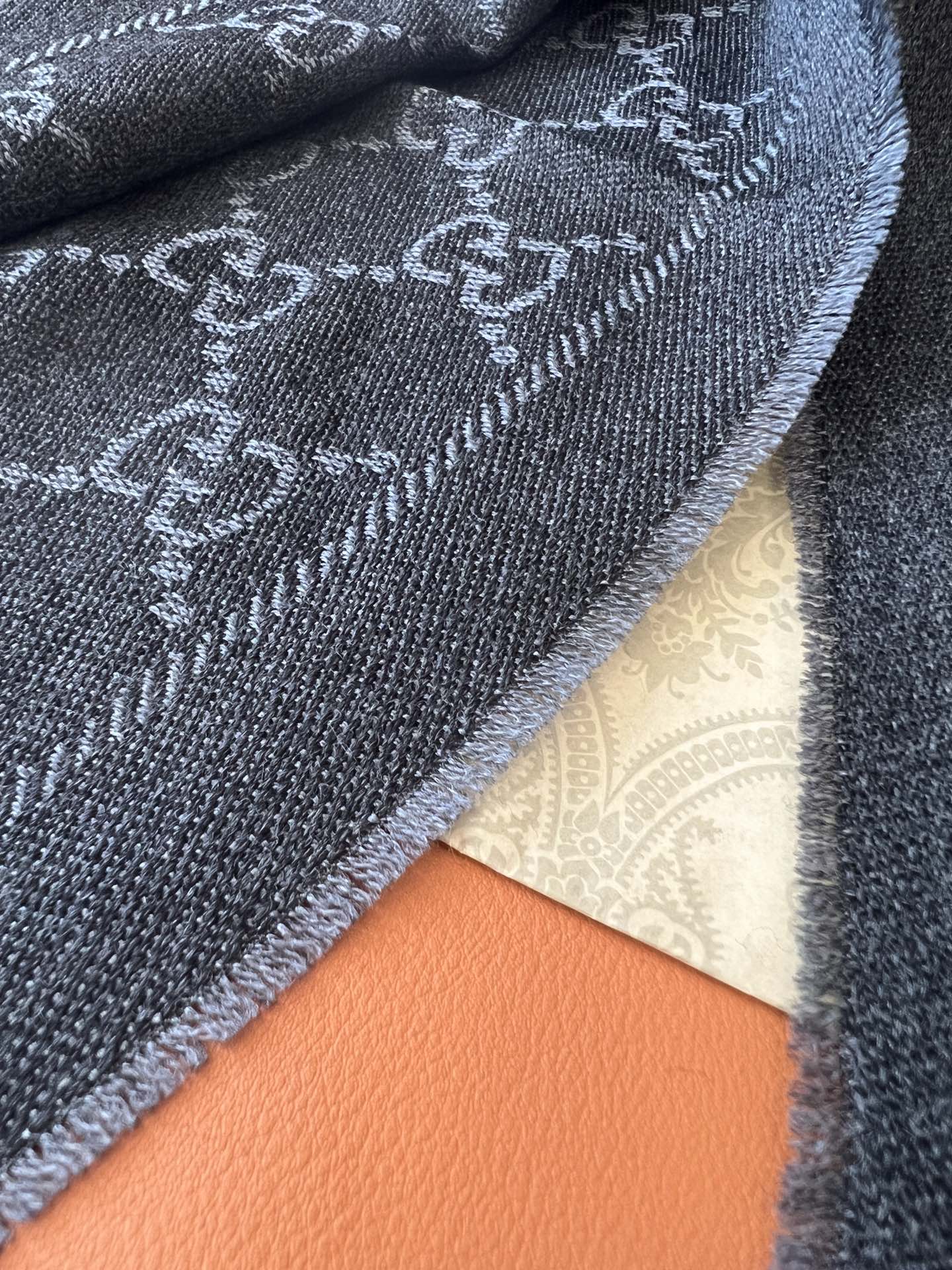 G*u*i scarf-48*180cm