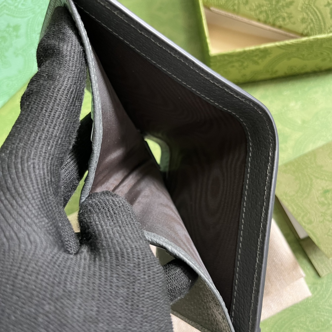 G*u*i wallet-10*10cm