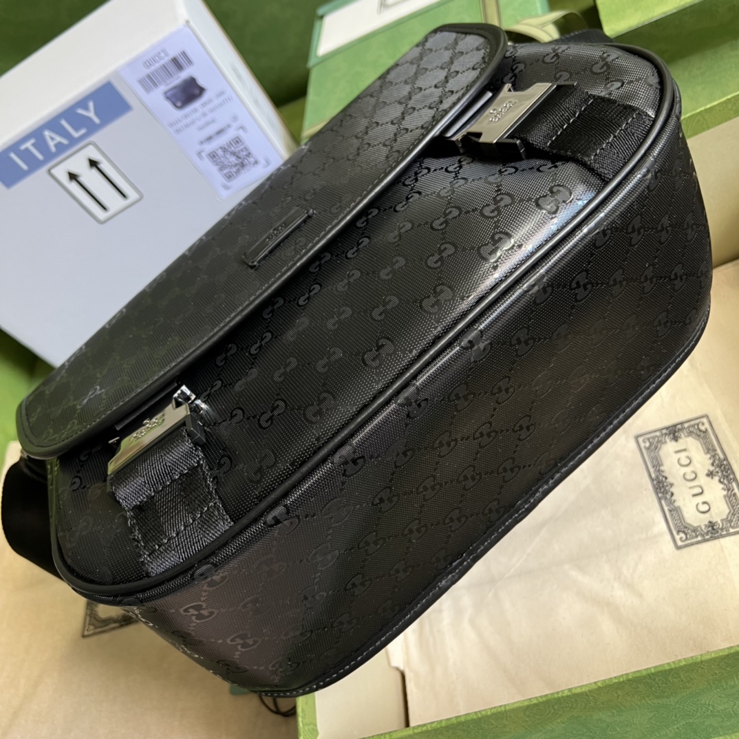 G*u*i messenger bag-33x 22x 11cm