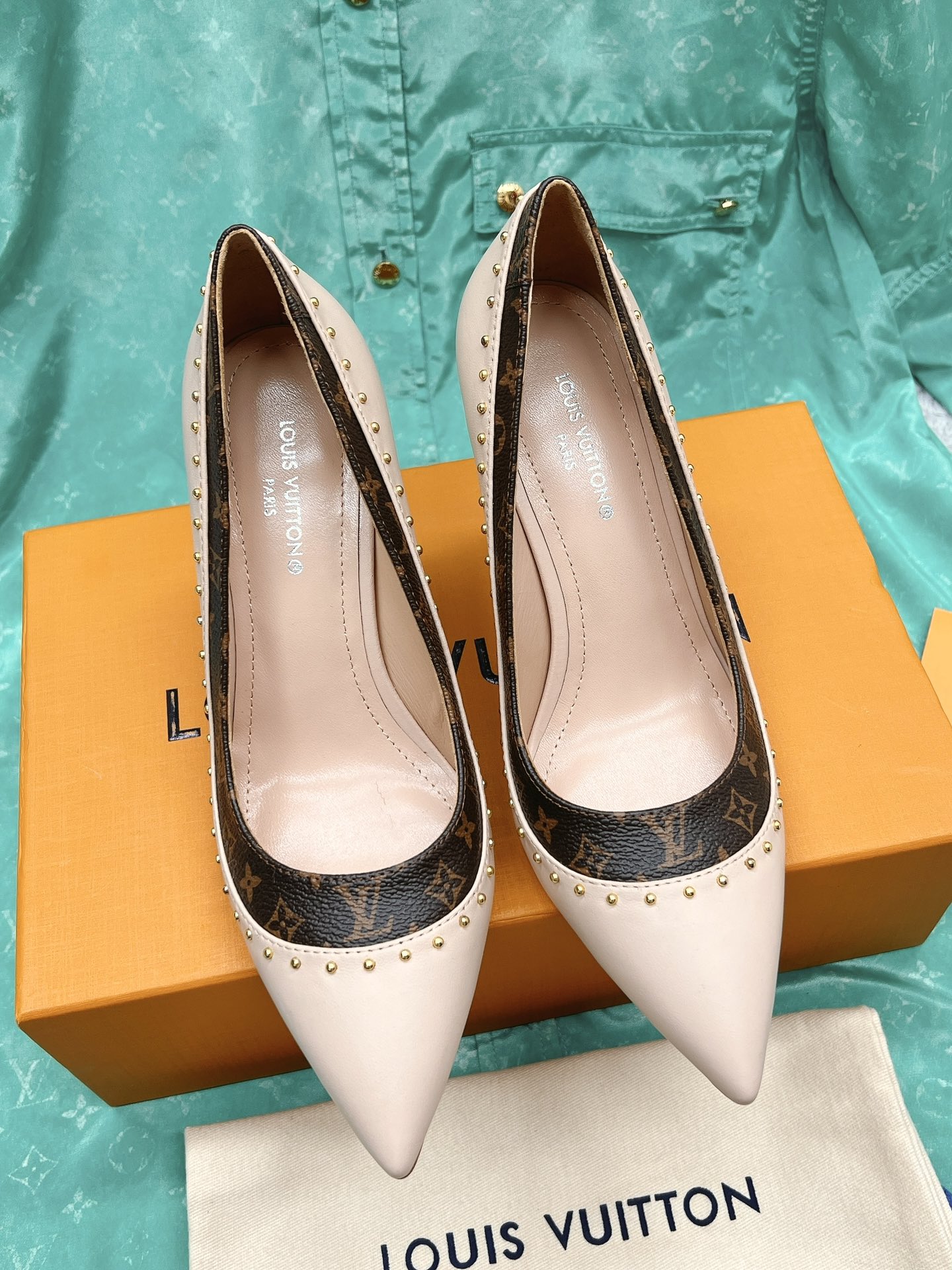 l0*is V*t0n heel-10.5cm