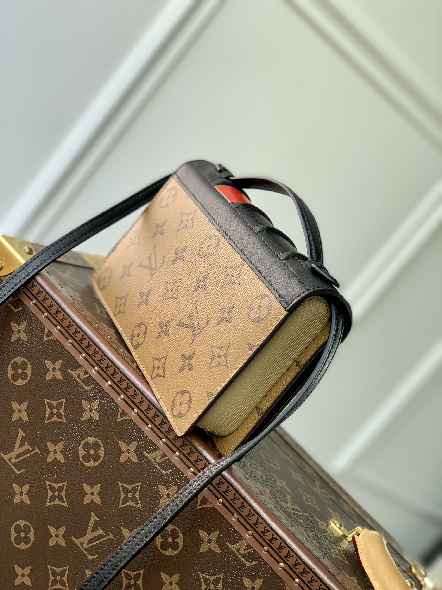 l0*is V*t0n book chain wallet-20 x 14 x 4cm