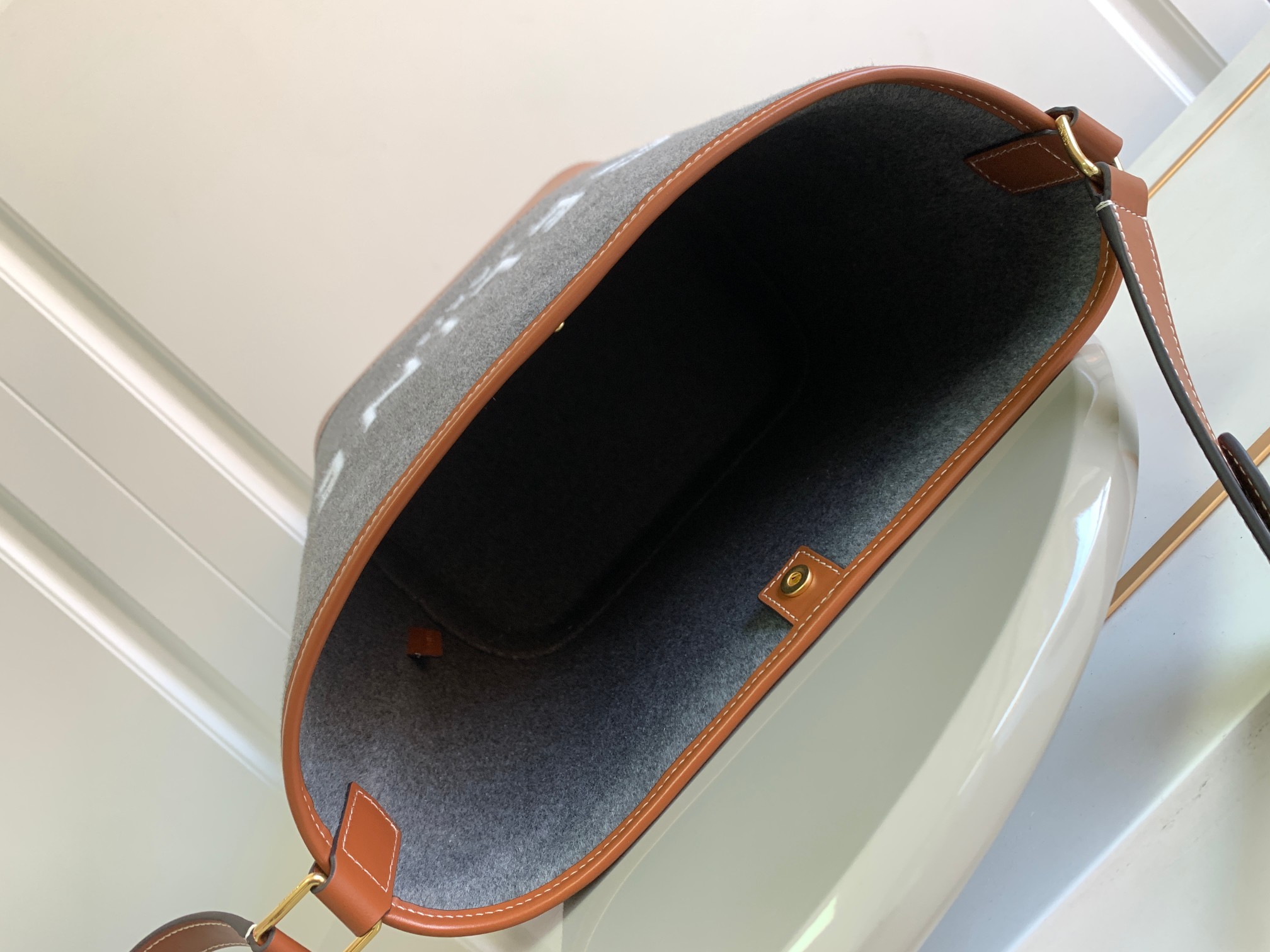 Ce**e cuir bucket-33x 27x 17cm