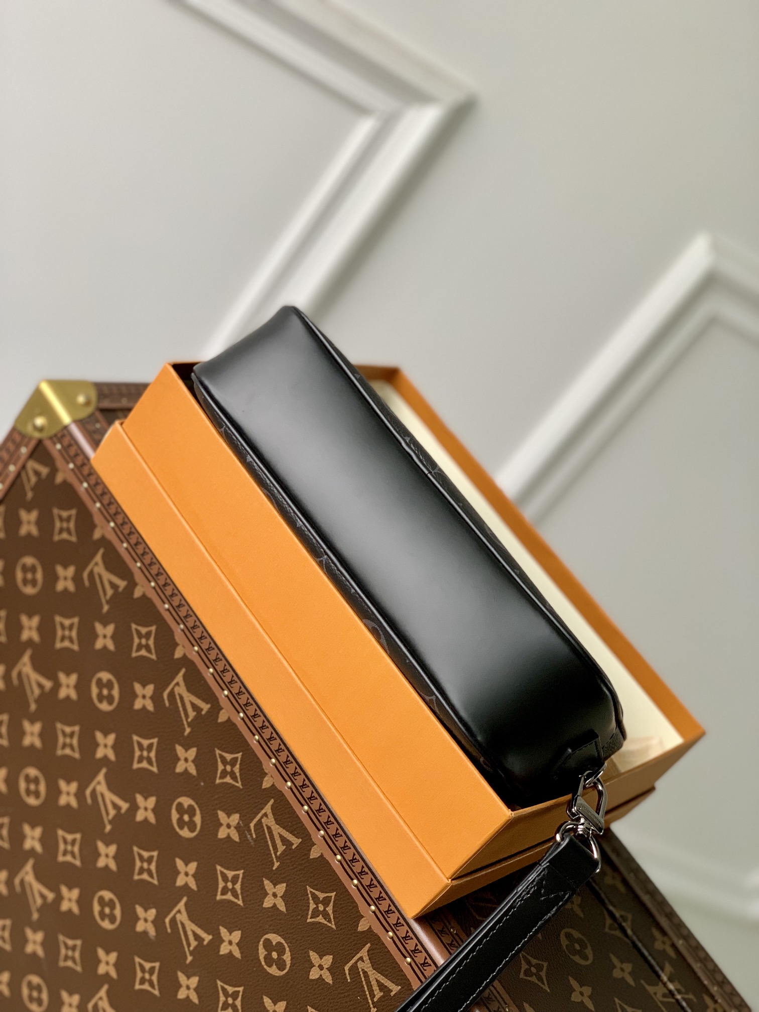l0*is V*t0n pochette kasai -25 x 15.5 x 6.5 cm