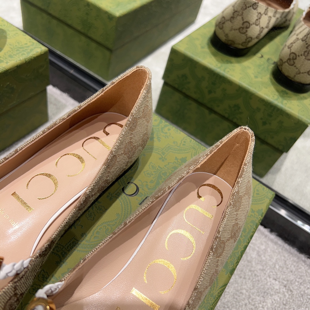 G*u*i ballet dance shoes