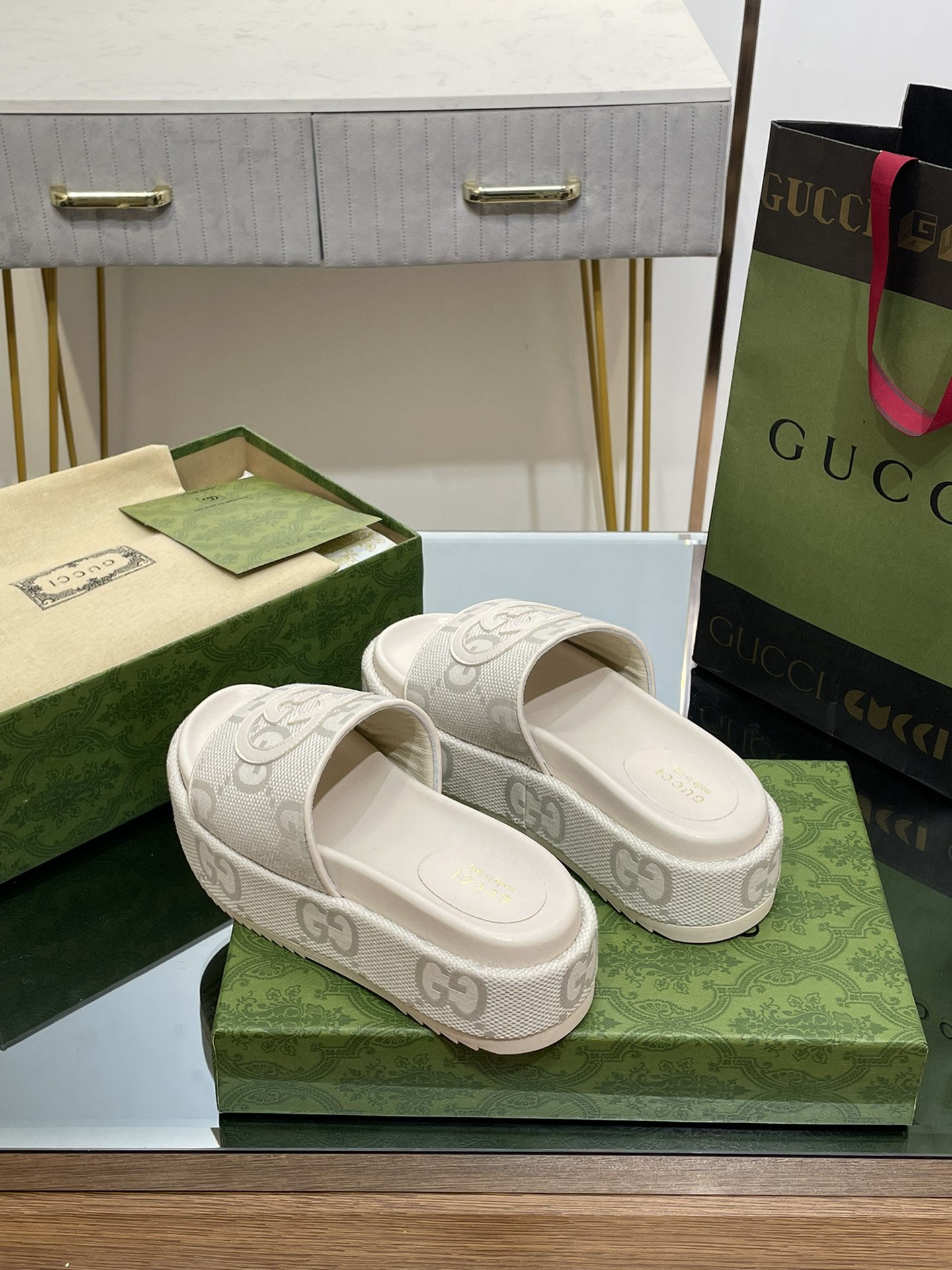 G*u*i slides(size35-43)