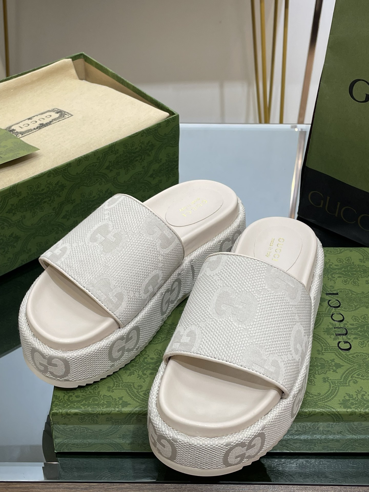 G*u*i slides(size35-43)