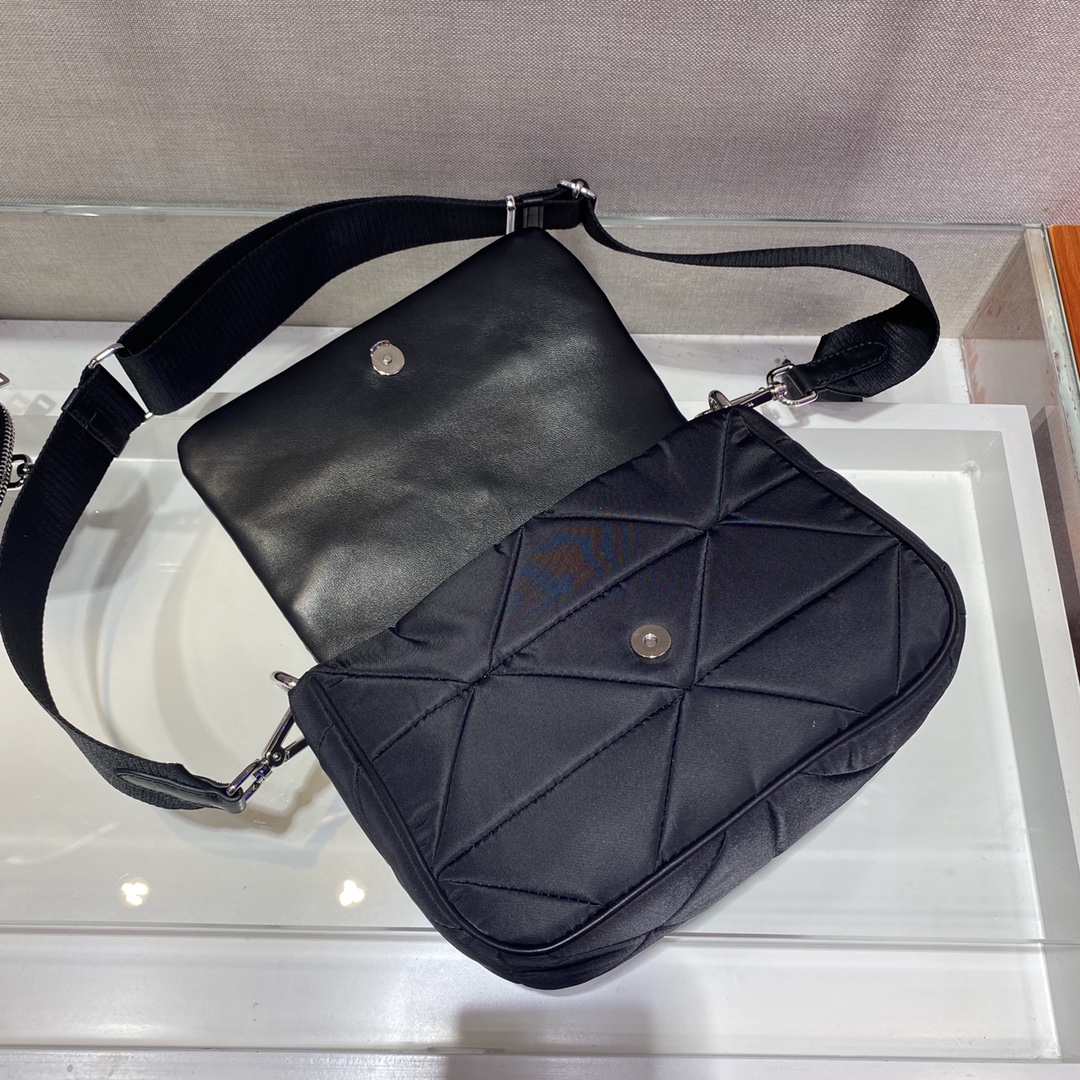 Pra*a bag 1bd292-21*16*7cm