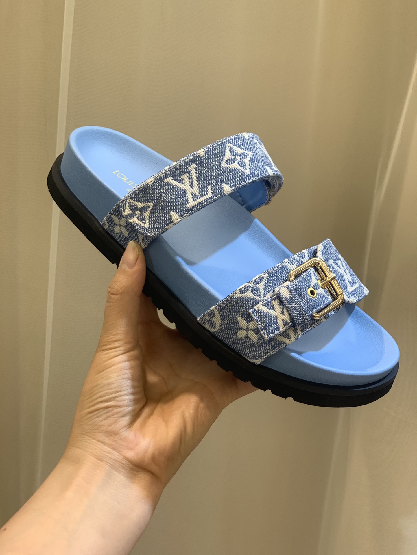 l0*is V*t0n sandals