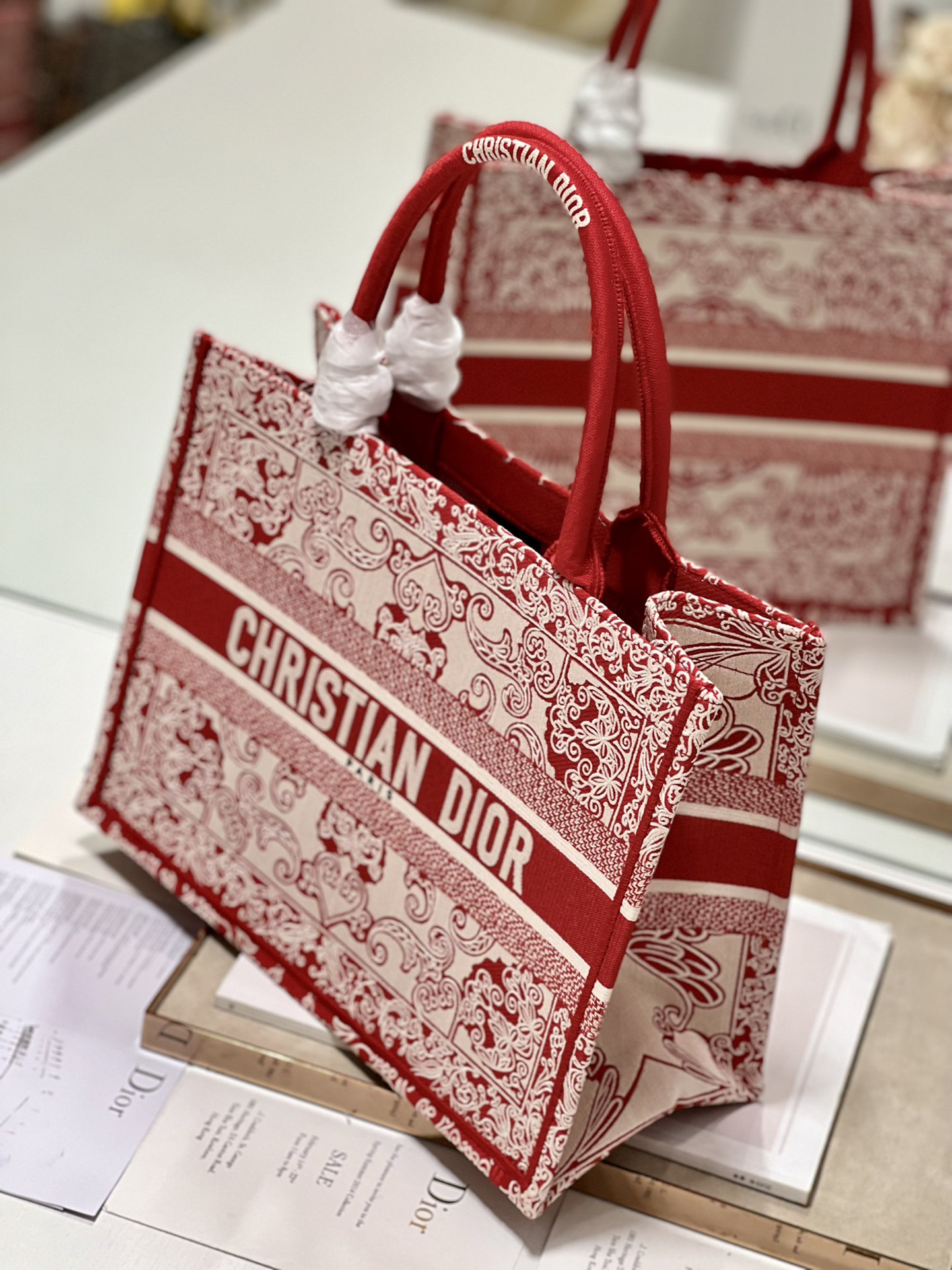 D*or book tote