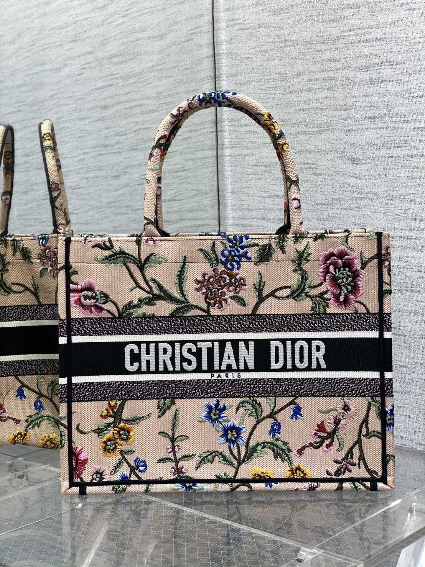 D*or book tote