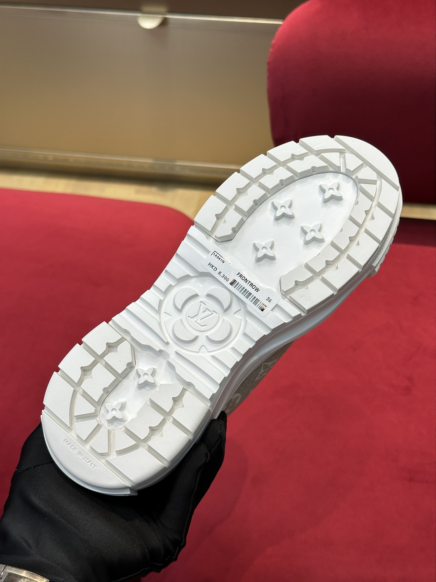 l0*is V*t0n squad sneaker