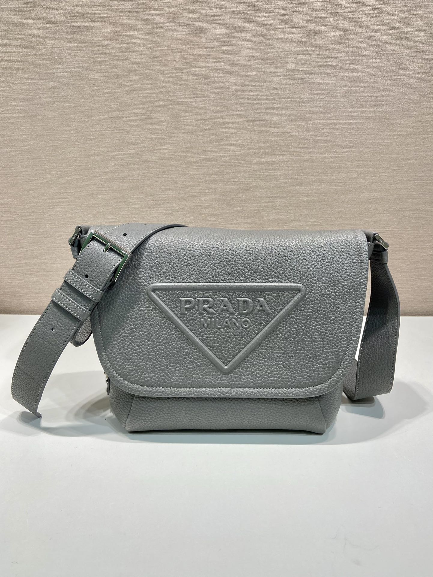 Pra*a 2vd056 messenger bag-22*2212cm