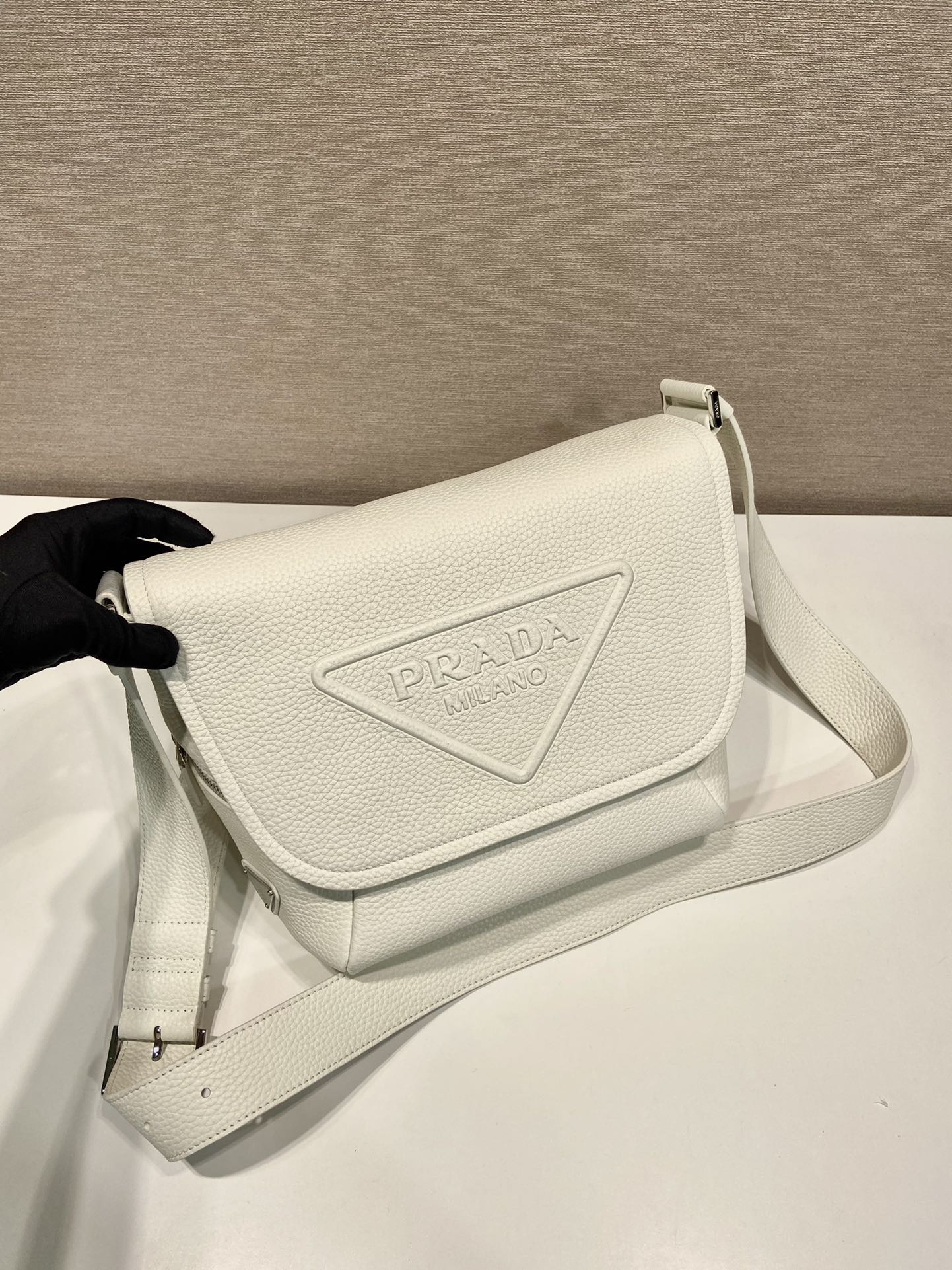 Pra*a 2vd056 messenger bag-22*2212cm
