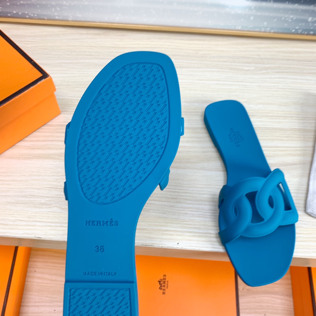 H**mes sandals