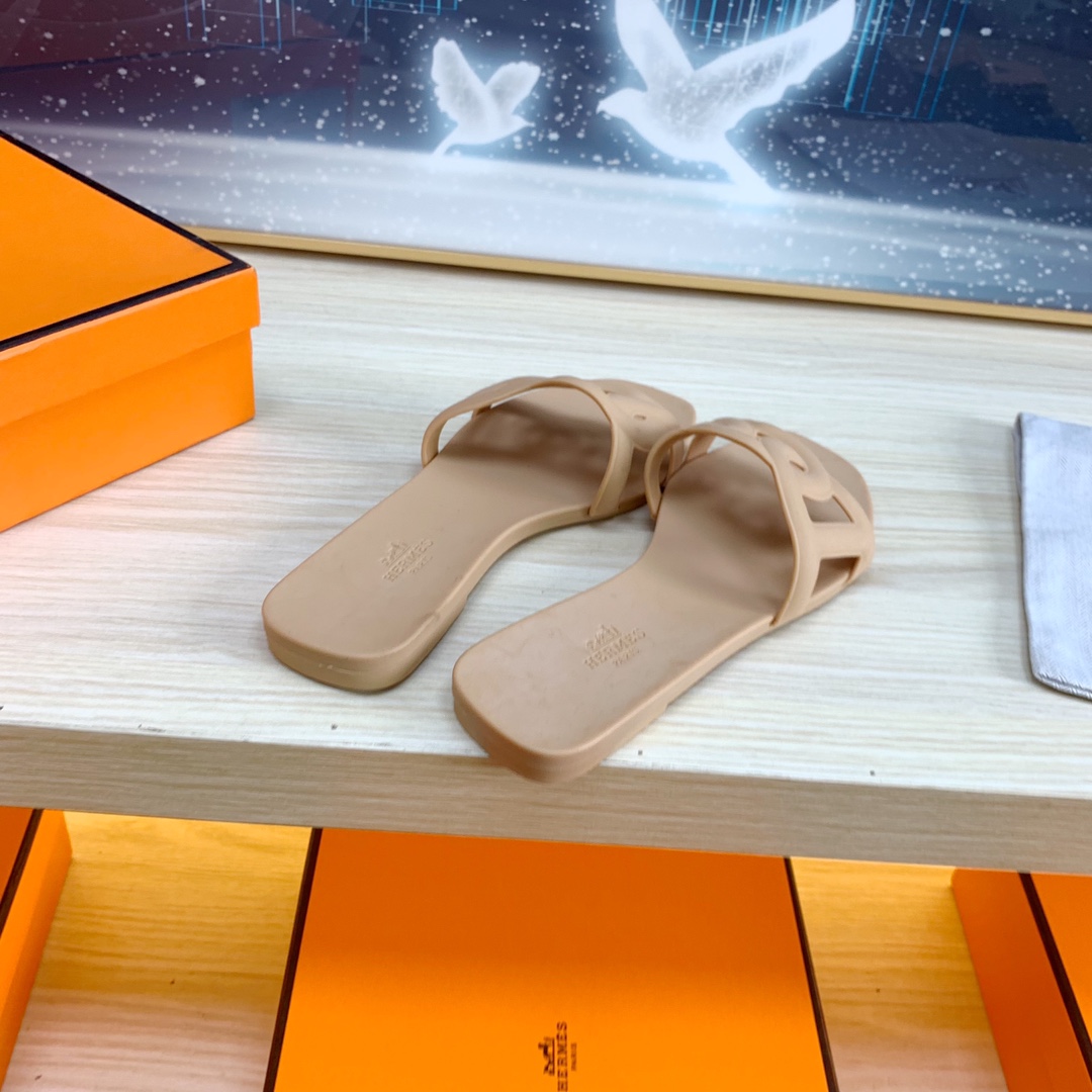 H**mes sandals