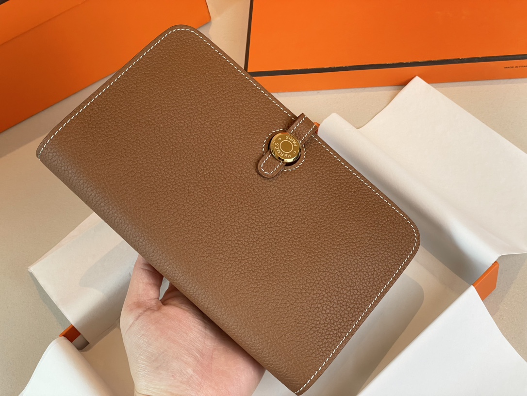 H**mes wallet togo