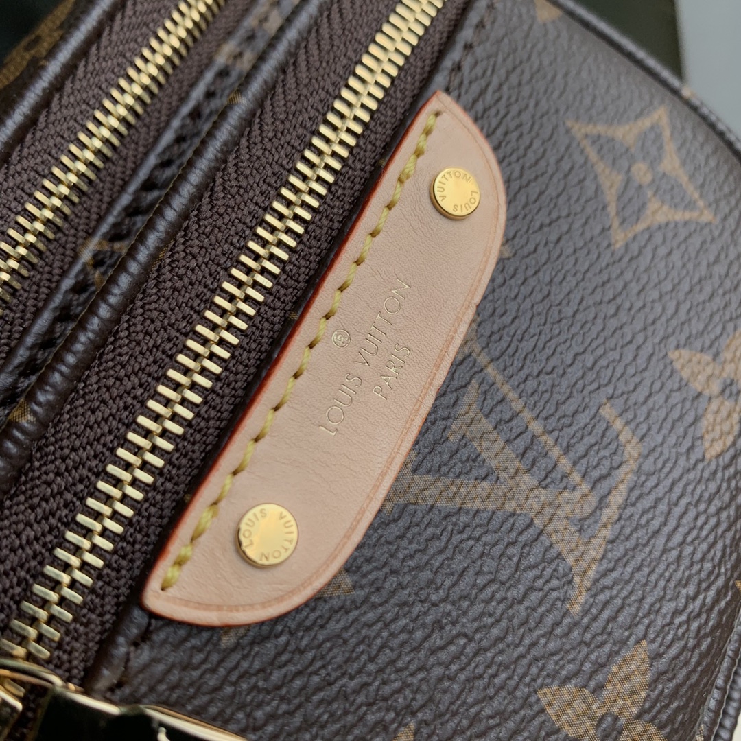 l0*is V*t0n mini bumbag-17 x 12 x 9.5cm