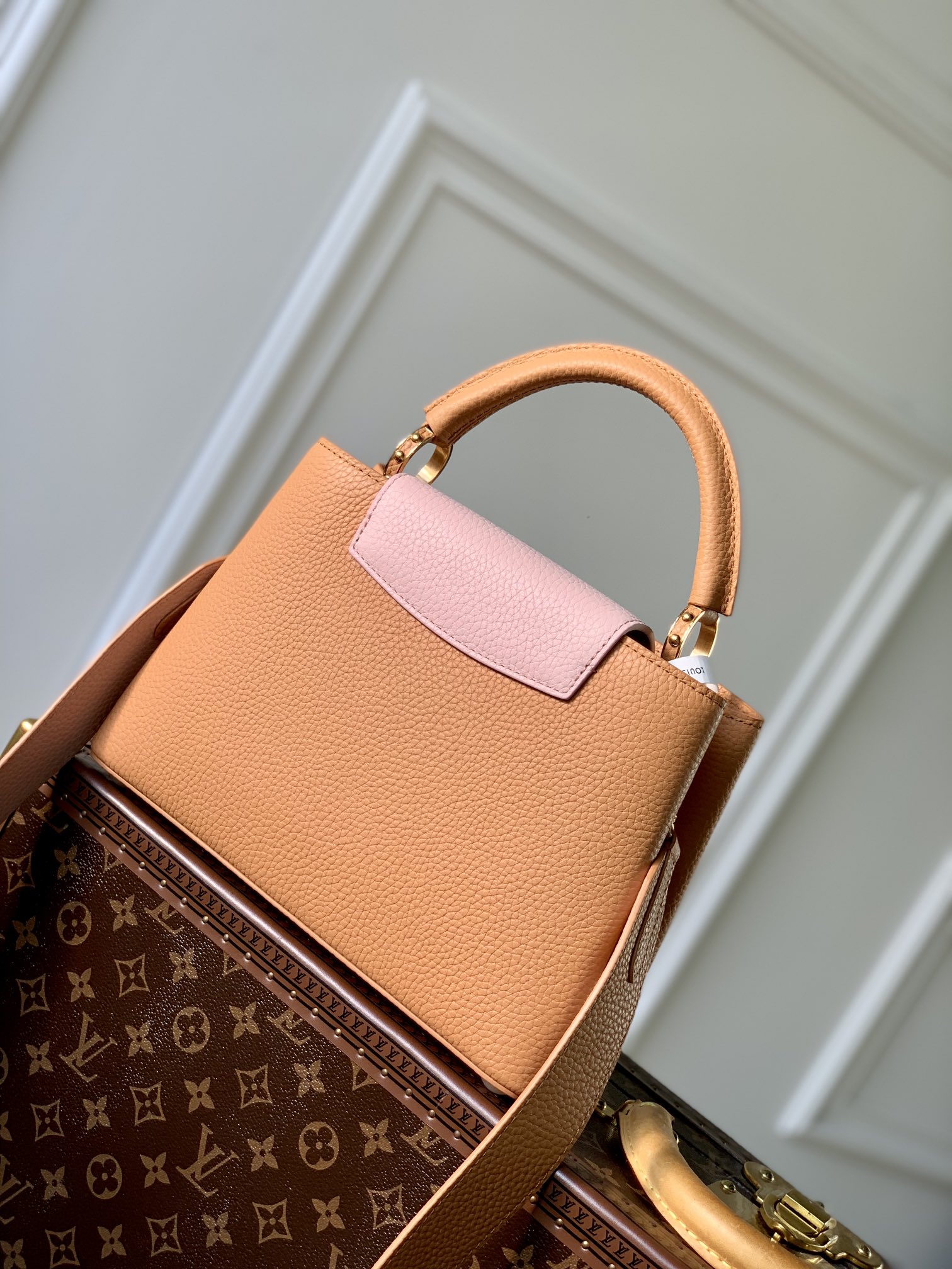 l0*is V*t0n capucines handlebag