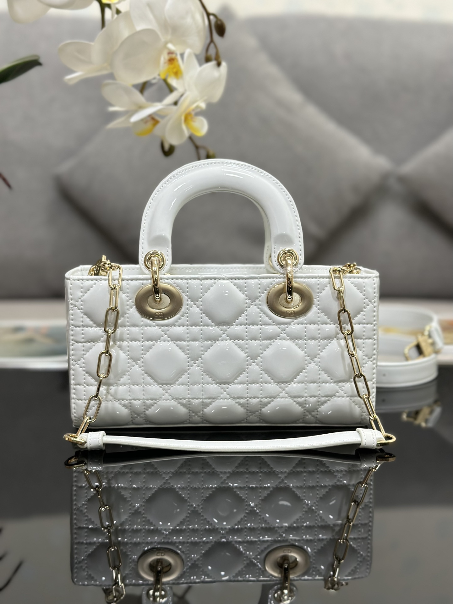 lady D*or handle bag-22*12*6cm