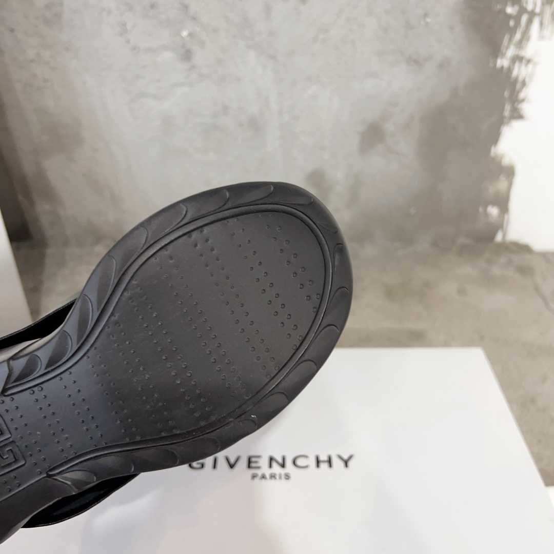 G1uenchy boots(eu35-41)