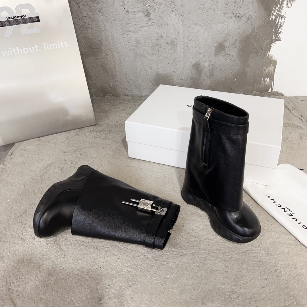 G1uenchy boots(eu35-41)