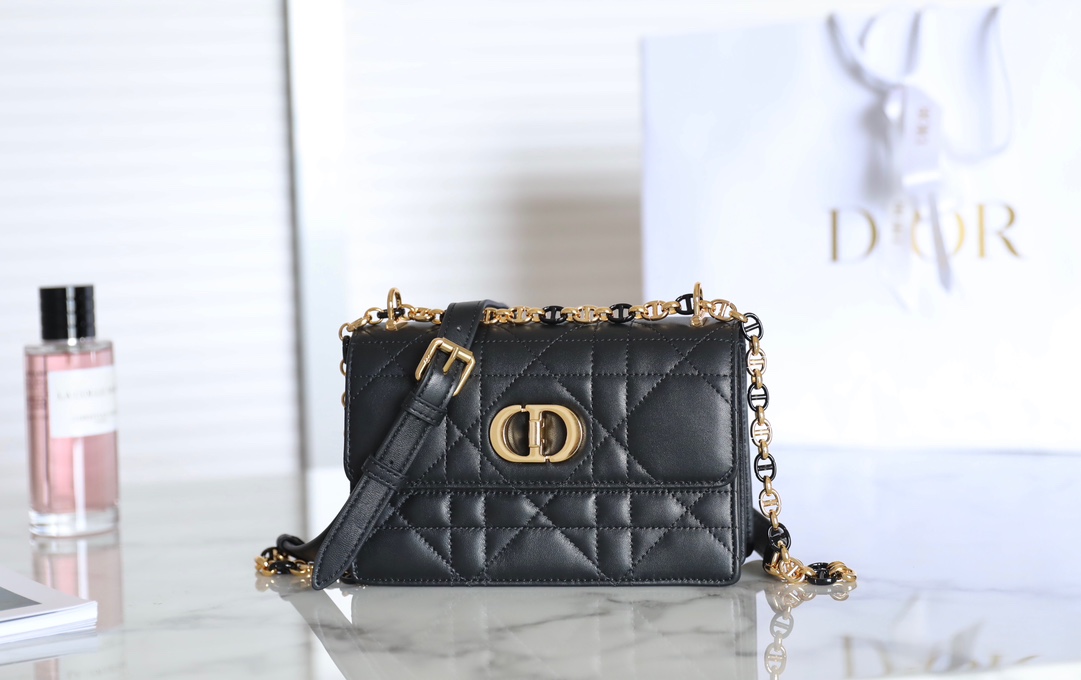 D*or caro bag- 19 x 13 x 5.5cm