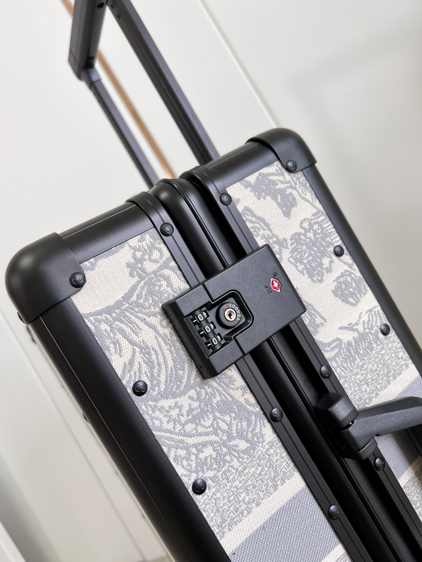 D*or oblique travel box-37*21*57cm