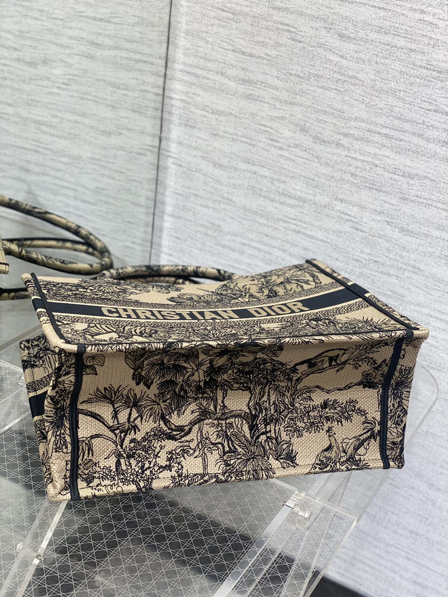 D*or small book tote-36.5cm