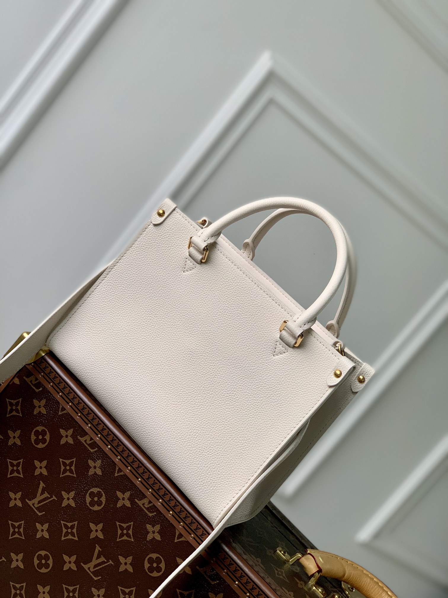 l0*is V*t0n lock & go -24.5 x 19.0 x 10.5 cm
