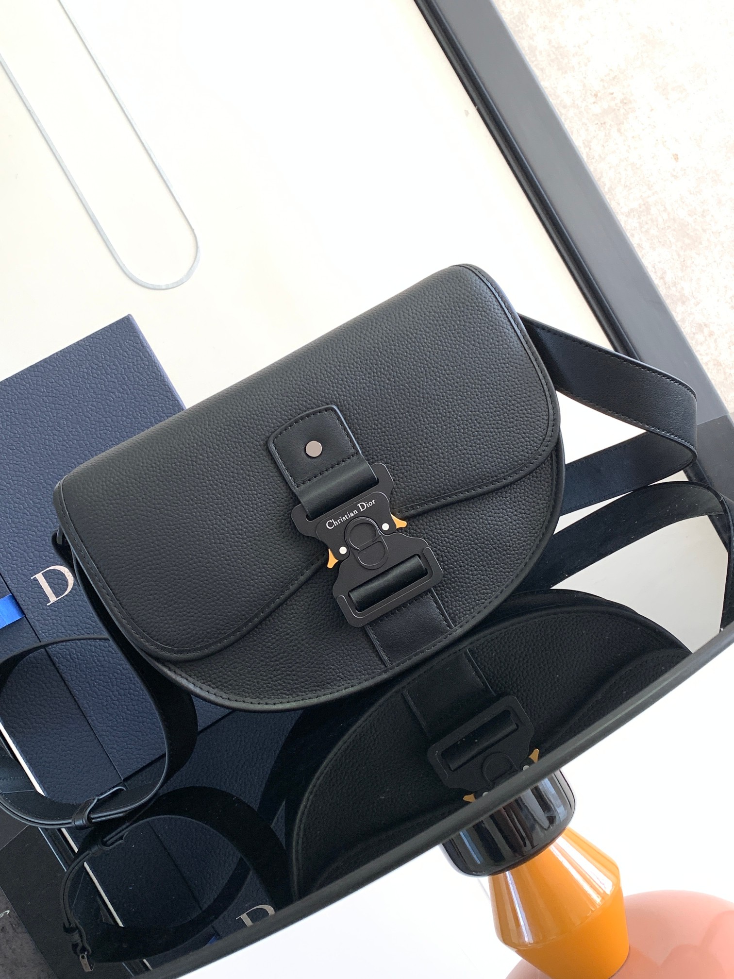D*or gallop messenger bag-28 x 22 x 7 cm