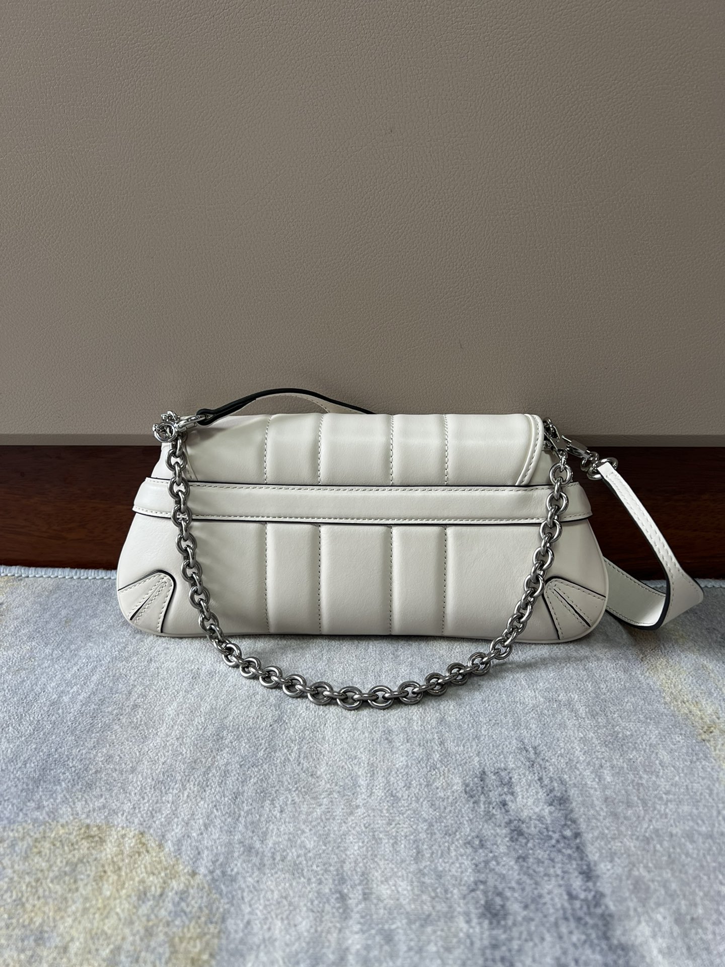 G*u*i horsebit chain 2023-27x11x5cm