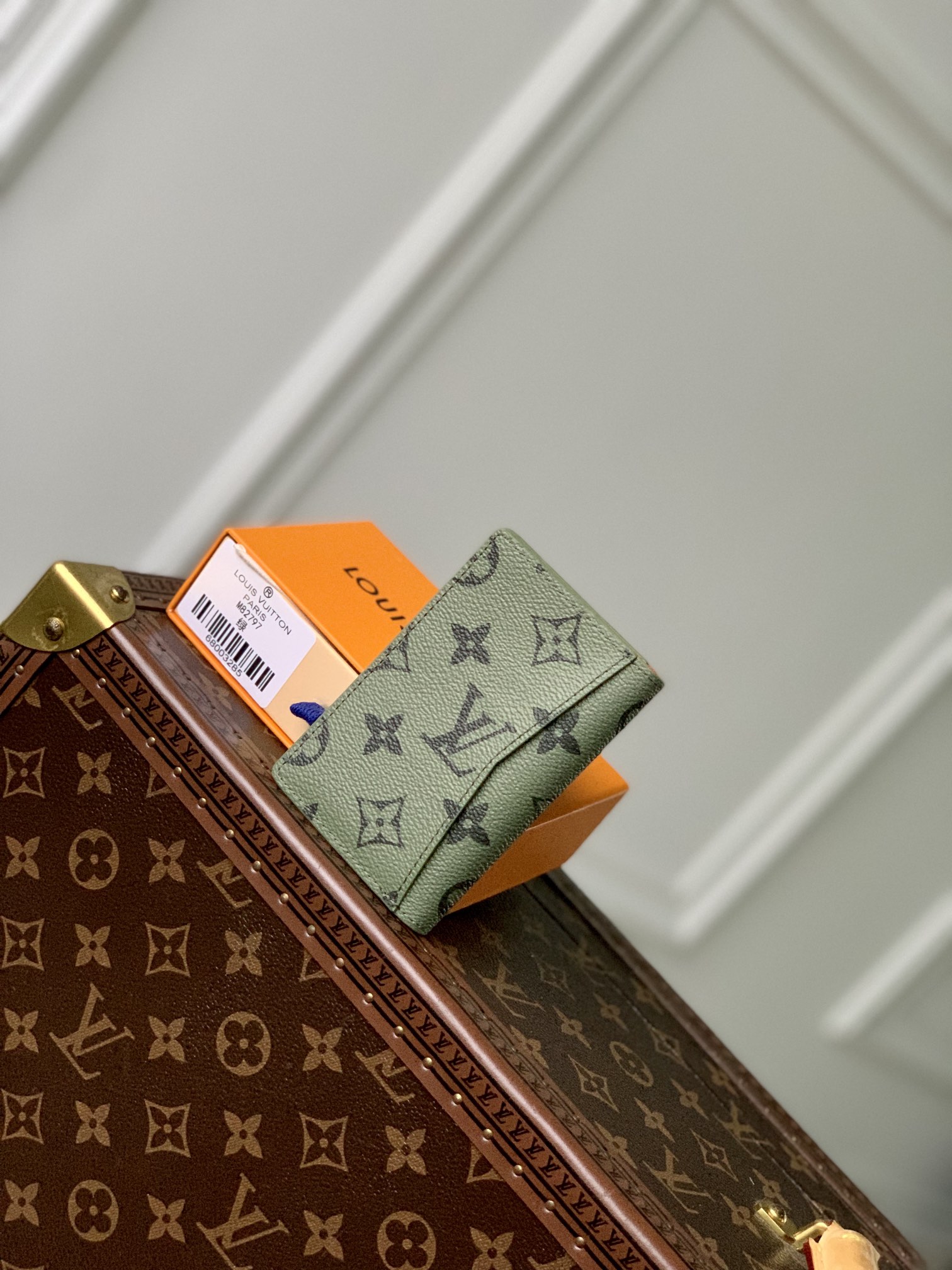l0*is V*t0n aerogram wallet-8 x 11 x 1cm