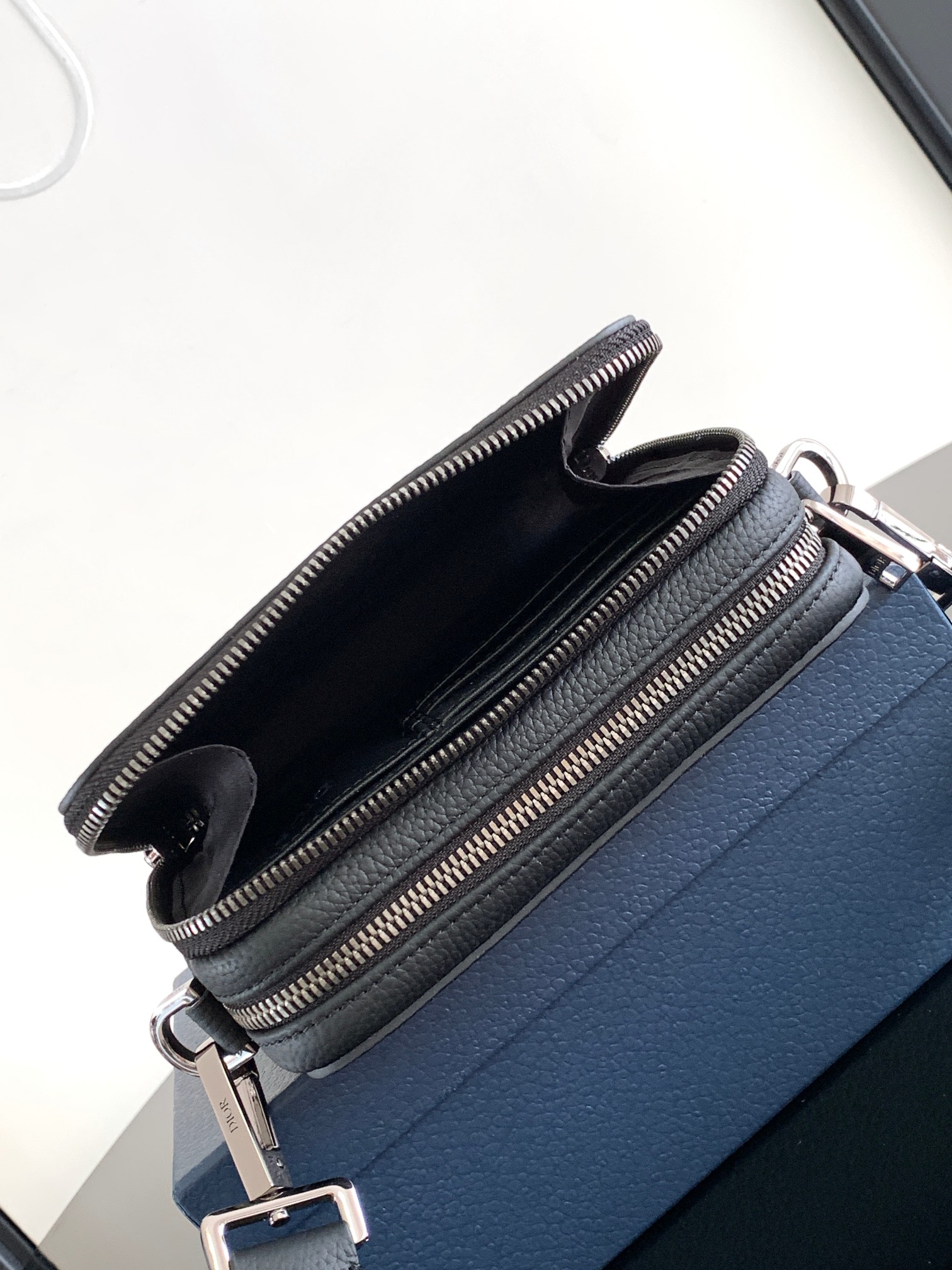 D*or&by erl crossbody bag-17 x 12.5 x 5cm