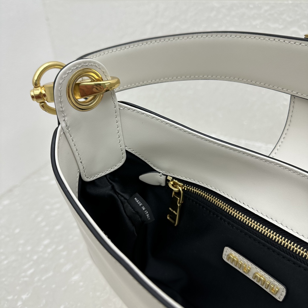 M*um*u city calf hobo bag-28*15*4cm