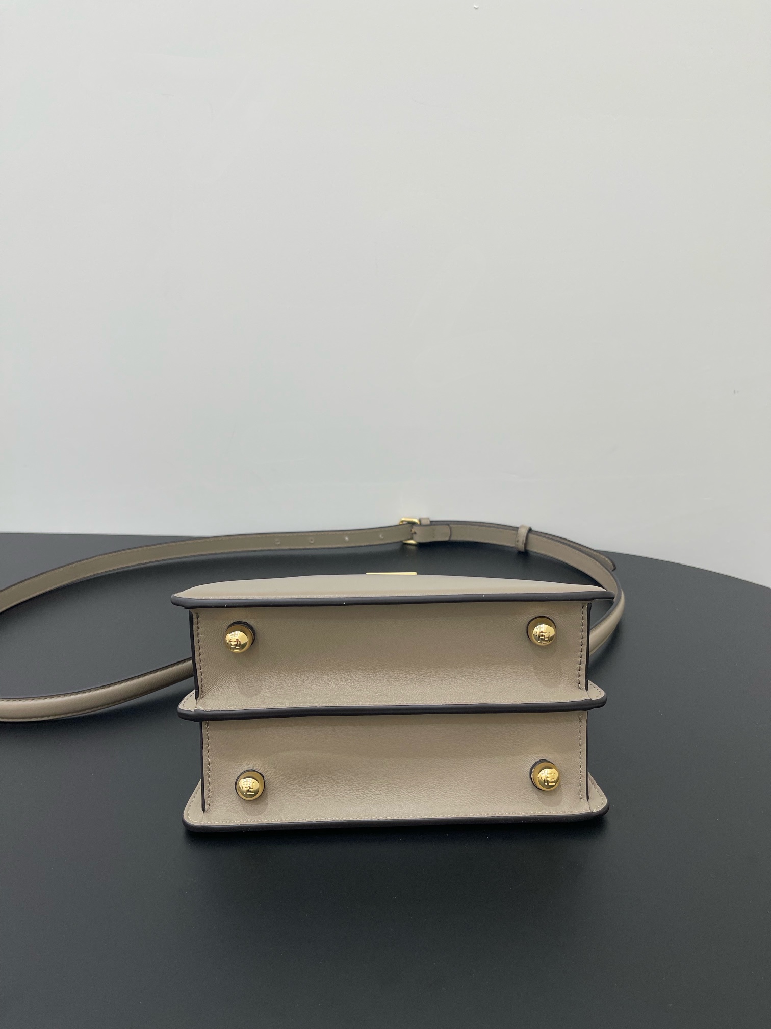 F**di peekaboo iseeu bag-20x11x15cm